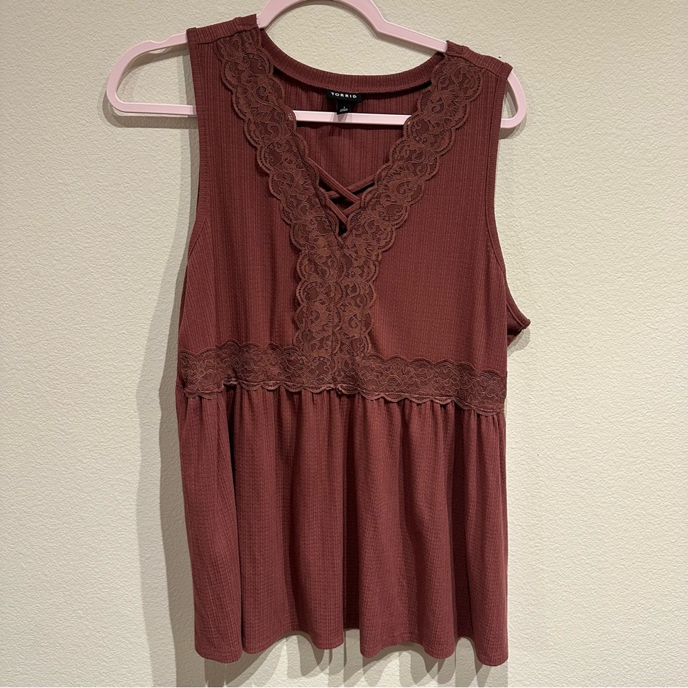 Lace Trim Sleeveless Babydoll Textured‎ V Neck Top in Mauve Size 1X